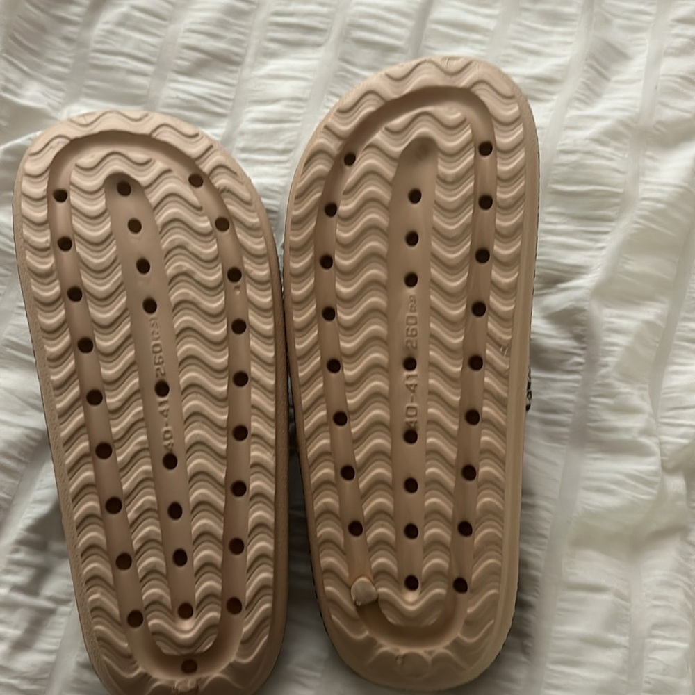 Sandals - Picture 4 of 4